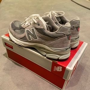 Unisex New Balance 990’s.